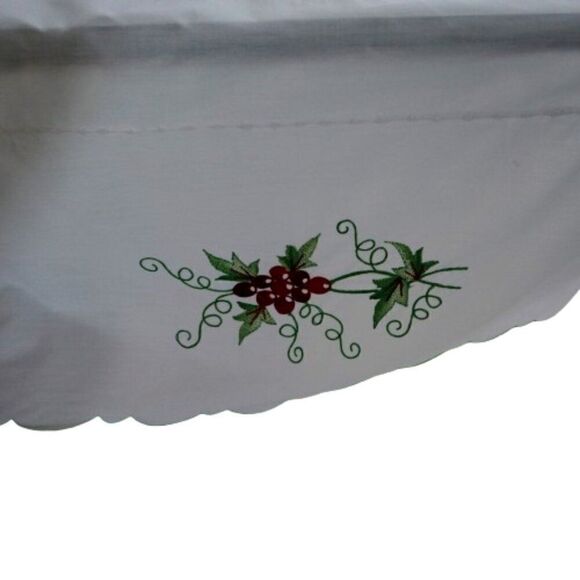 Thanksgiving Tablecloth Embroidered Cornucopia Fall Harvest 90x66 In Scaloped - Picture 6 of 7